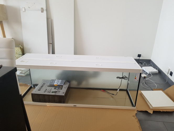 350L arrivé! Bon ben maintenant... faut monter le meuble... :p