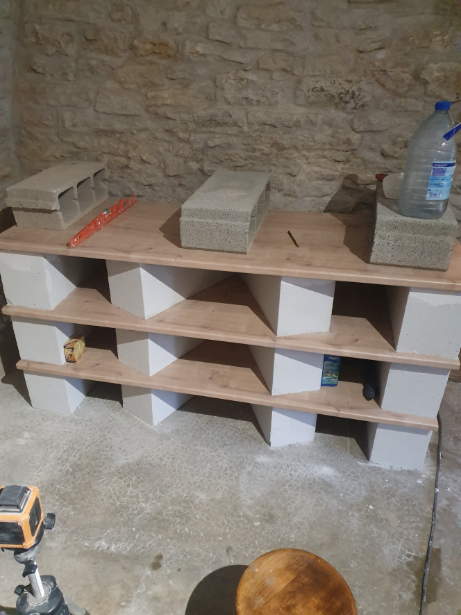 Construction du meuble 12 bloc de Siporex 50x50x25
3 plan de cuisine 170cm
Cout total 120€