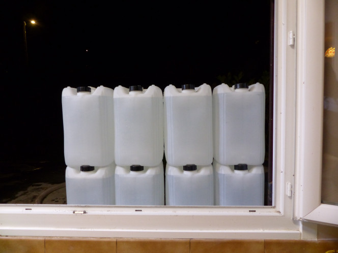 J+15 : Premier changement d'eau Chez nous, les changements d'eau, ça rigole pas! BAM! 160 litres!