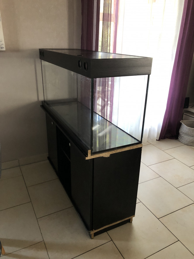 Aquarium 240 litres Acheté d’occasion le 21/10/23