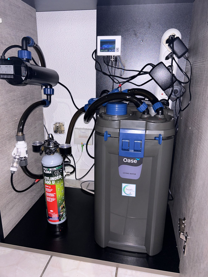 Oase / Jbl ProFlora Oase Master Thermo 600
Oase ClearTronic 11W
Jbl détendeur U001
Jbl avec Contrôleur CO2/pH
Jbl TaiFun 16/22 Diffuseurs Co2
