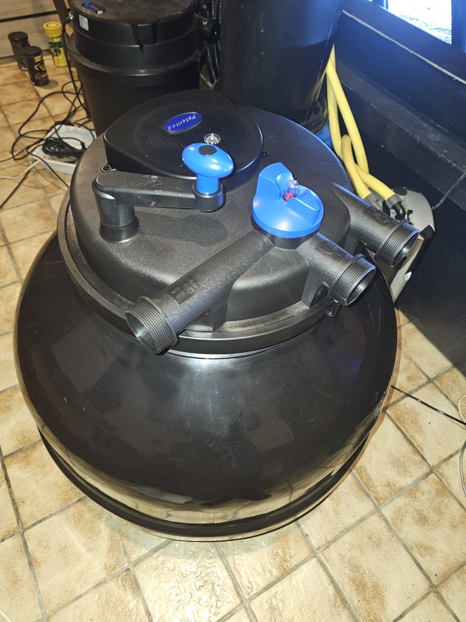  Réception du dernier filtre pour finaliser l'installation  qui es un  aquaone  cpf75000  qui sera alimentée par une pompe 8000l/h