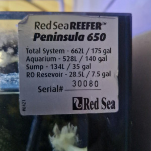 Aquarium Red Sea Peninsula 650 entièrement équipé avec pierres vivantes