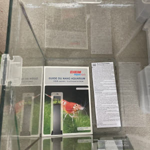Aquarium Nano Cube 20 litres, accessoires et notice d’utilisation.