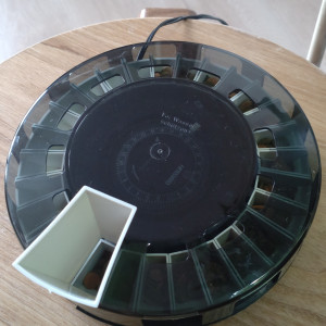 Distributeur nourriture poissons : Grasslin Rondomatic 400