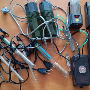 Divers résistances, filtres, distributeurs de nourriture...