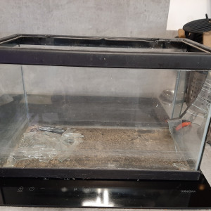 Aquarium 20L cuve vide à réparer