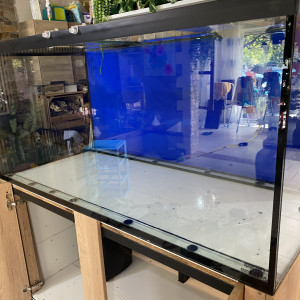 Aquarium 150/70/70 plus meuble  735 litres