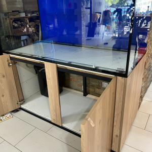 Aquarium 150/70/70 plus meuble  735 litres