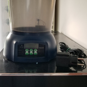 Superbe aquarium complet 240 litres avec meuble, décor, accessoires et poissons