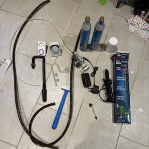 Aquarium aqualantis 160L avec filtration eclerage et accesoir