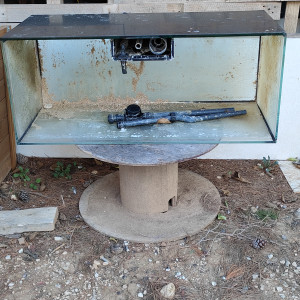 Don Red Sea Reefer 350 avec son meuble noir (A remettre en état)