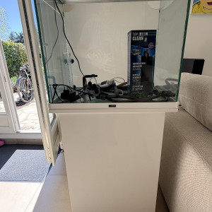 Aquarium 100L + meuble + pompe