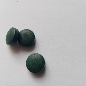 Spiruline pour crevettes/poissons – 50 comprimés – alimentation naturelle aquarium